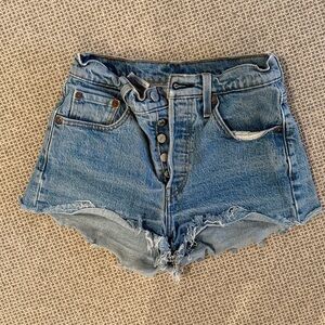 Levi 501 cut off shorts - size W25